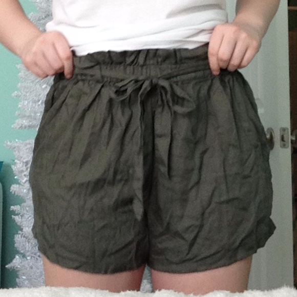 Hollister flowing short set of 3 - Picture 6 of 7